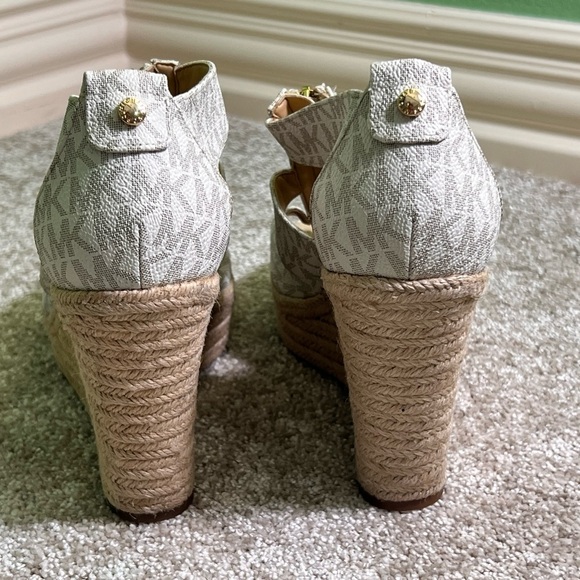 Michael Kors Cream Wedges with Gold Accents - Picture 4 of 7